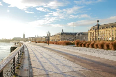 Cycling tour of Bordeaux