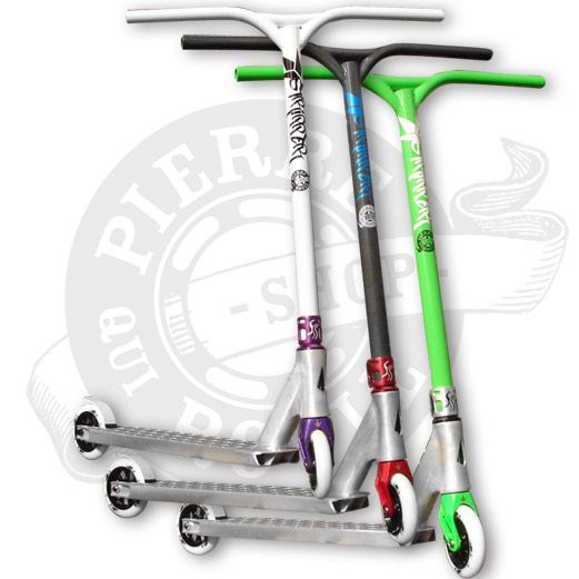 Lot Trottinette Blunt Envy Stunt – Pack Goodies : Bannière, Porte-clés, Lance, Autocollants, Bracelets, Neuf